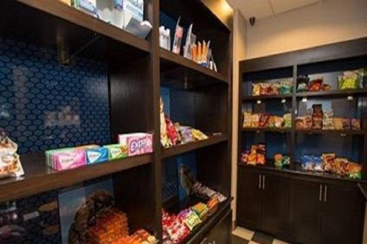 Hampton Inn & Suites Oklahoma City Airport Екстериор снимка