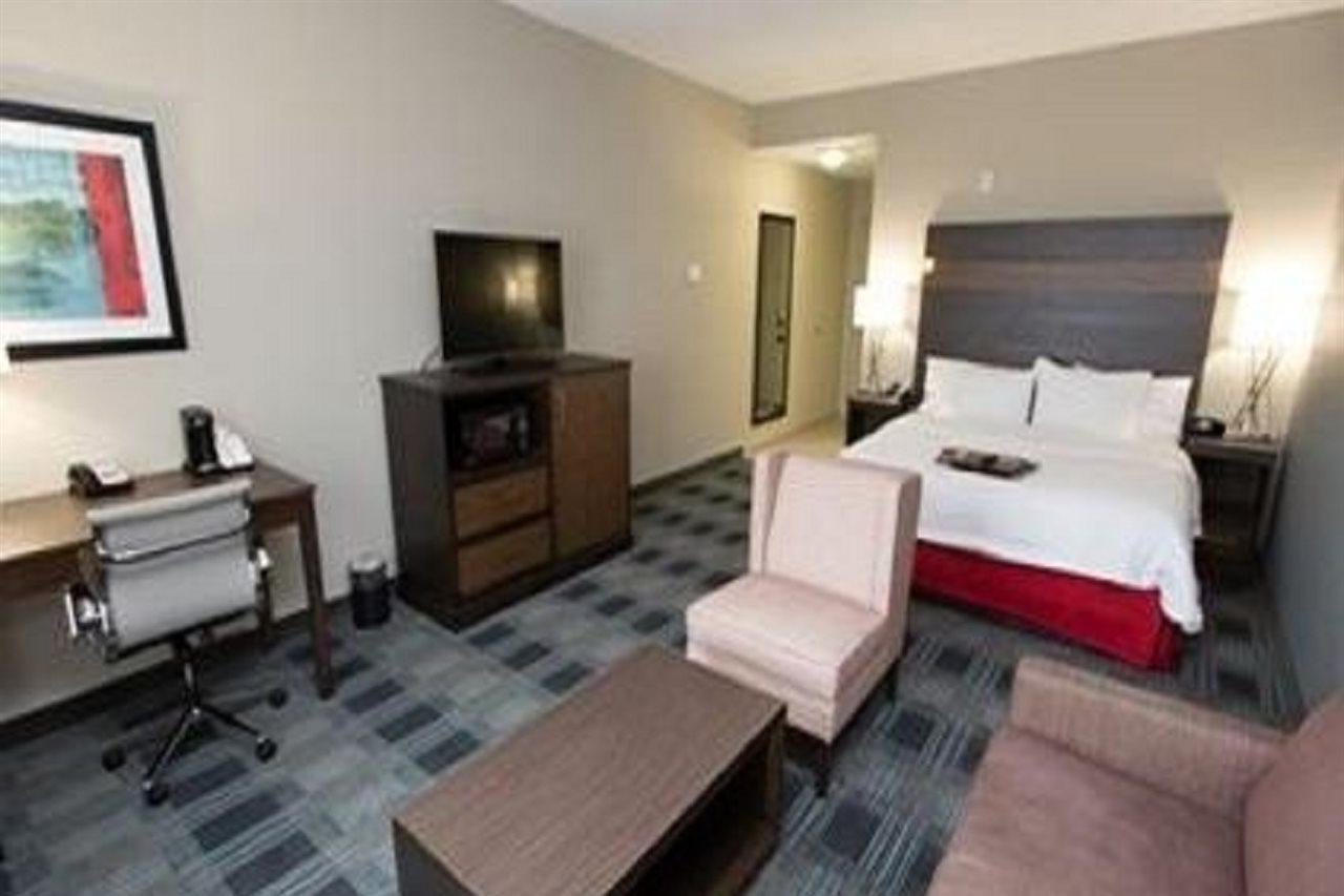 Hampton Inn & Suites Oklahoma City Airport Екстериор снимка