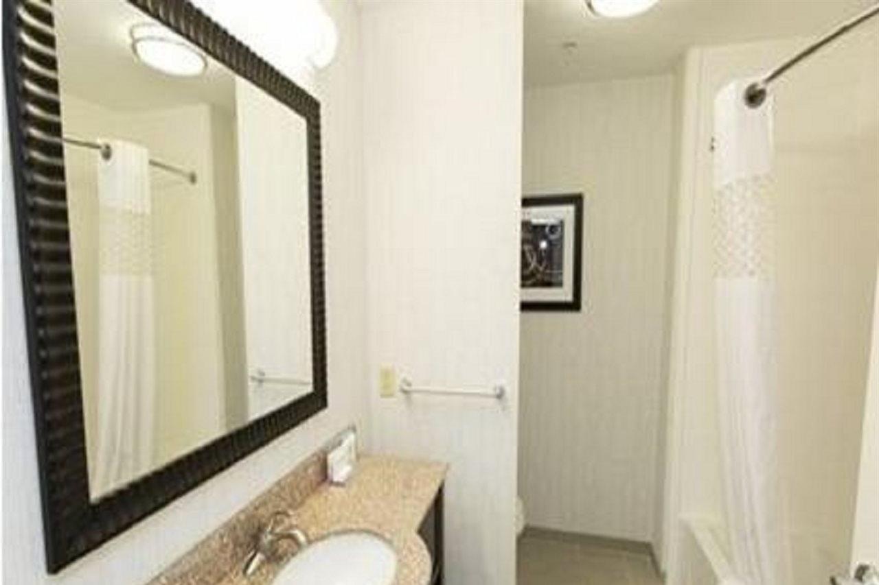 Hampton Inn & Suites Oklahoma City Airport Екстериор снимка