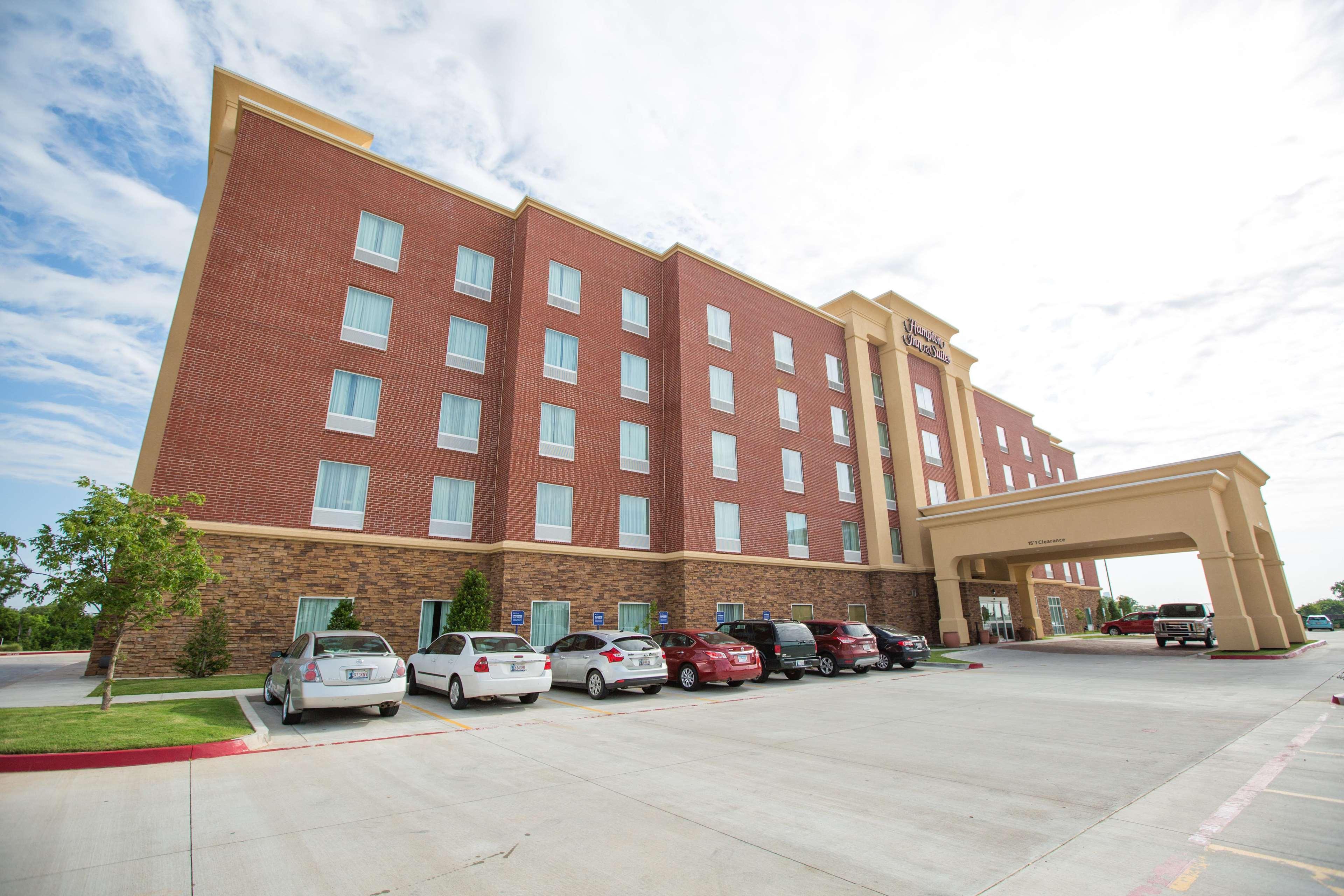 Hampton Inn & Suites Oklahoma City Airport Екстериор снимка