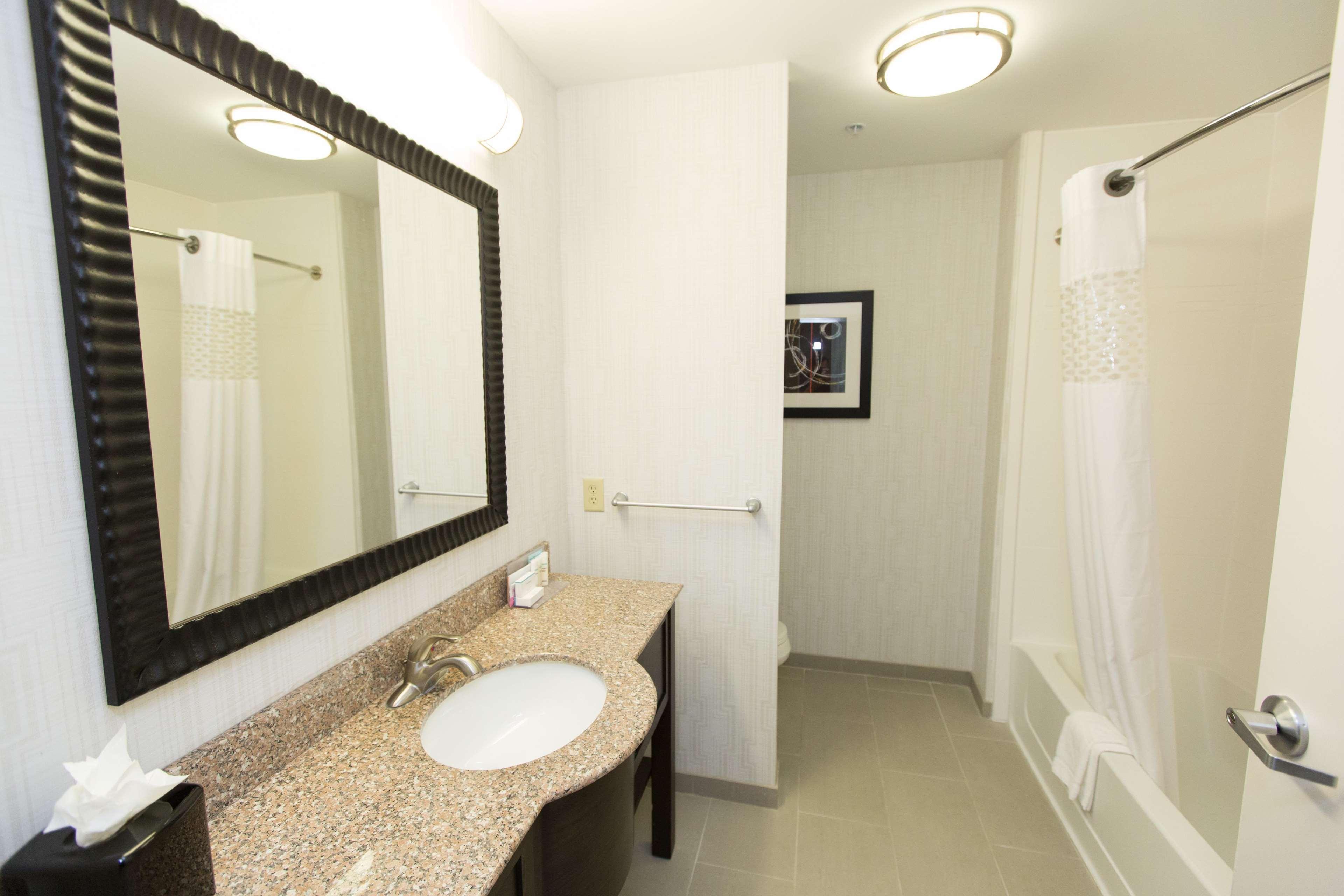 Hampton Inn & Suites Oklahoma City Airport Екстериор снимка