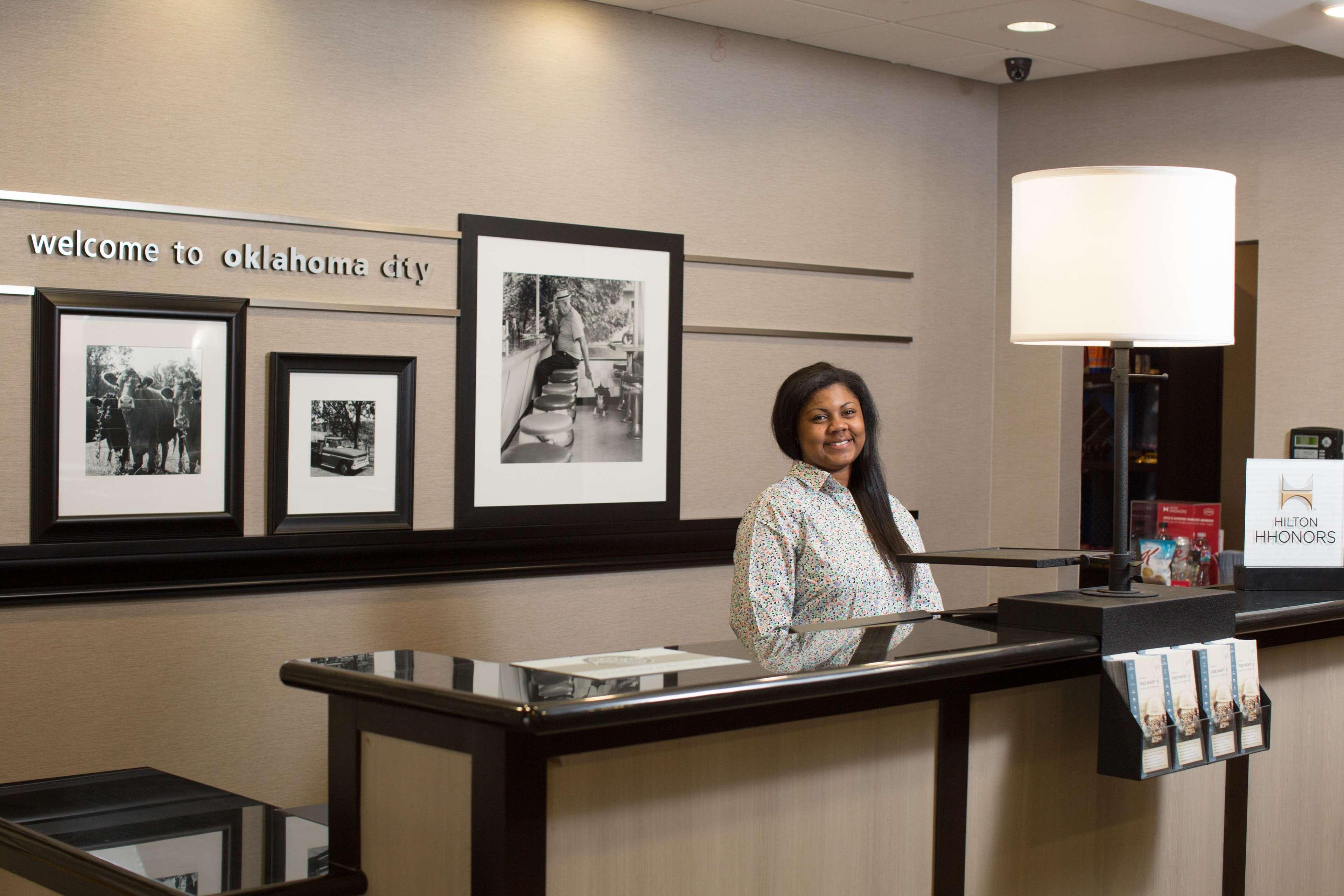 Hampton Inn & Suites Oklahoma City Airport Екстериор снимка