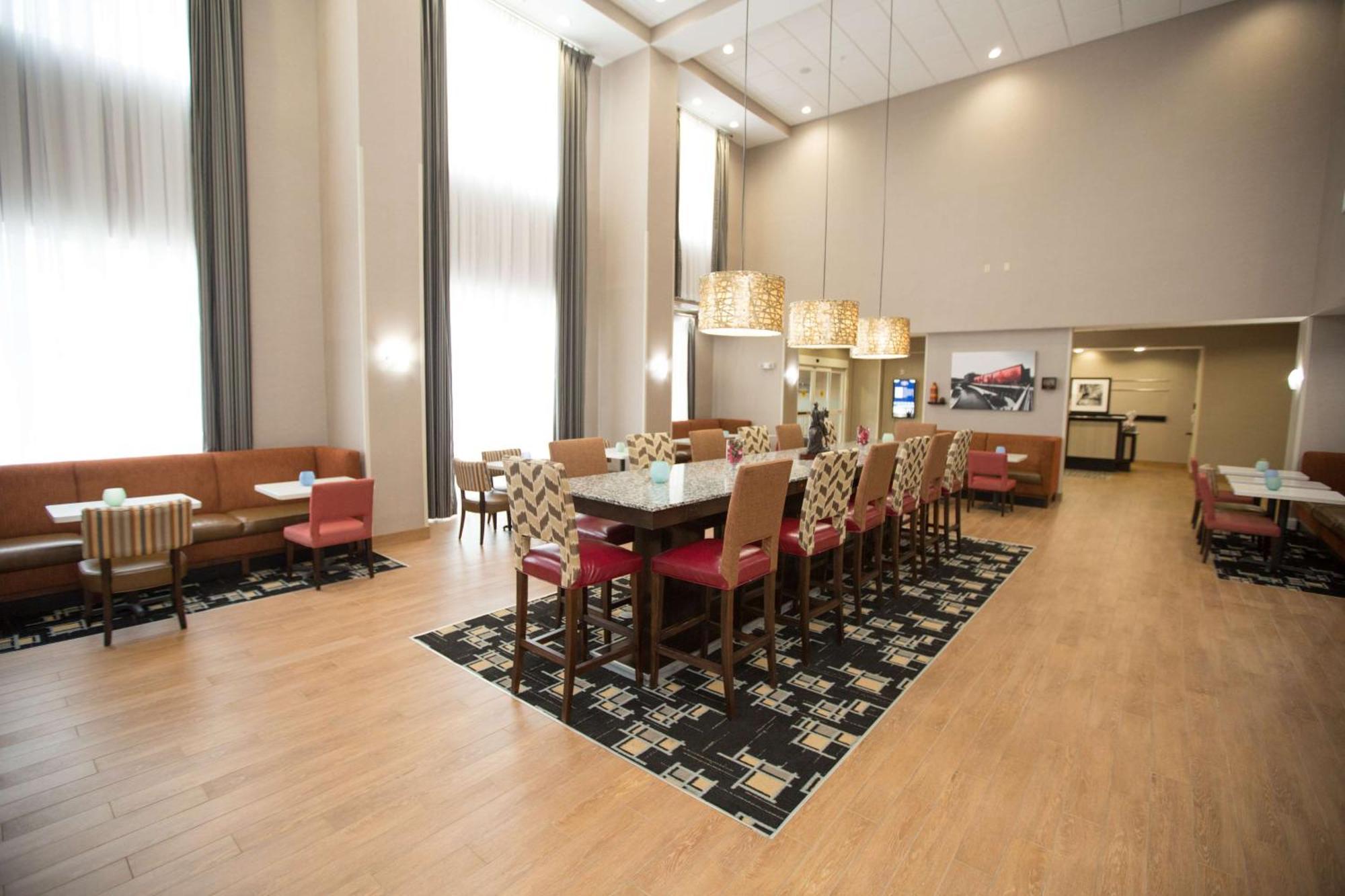 Hampton Inn & Suites Oklahoma City Airport Екстериор снимка
